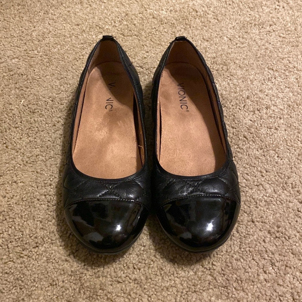 Vionic flats size 8